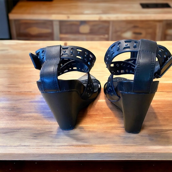 BCBG Generation Black Wedge Leather Strappy Sandals Women’s 6.5M - Picture 3 of 8